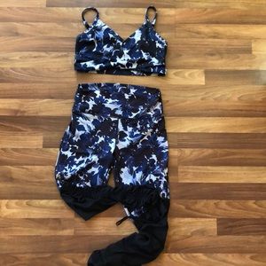 Fabletics matching crossover bra and leggings